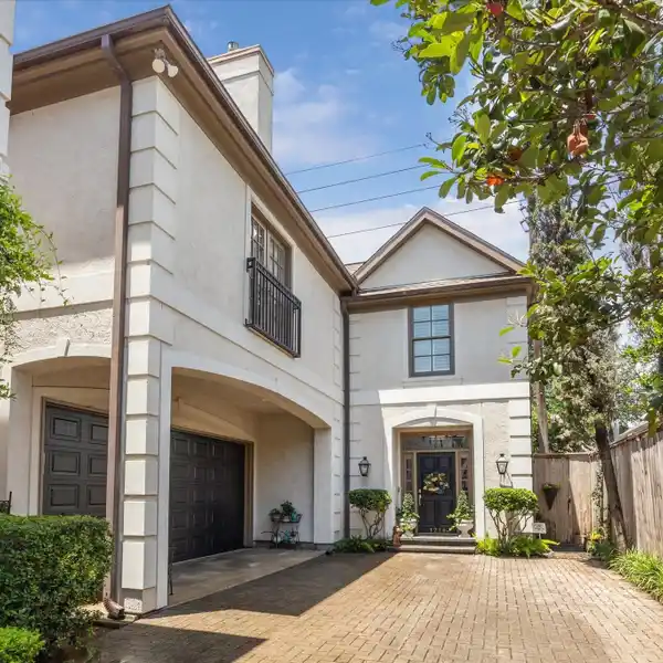 UPDATED ELEGANCE WITH SPACIOUS LAYOUT
