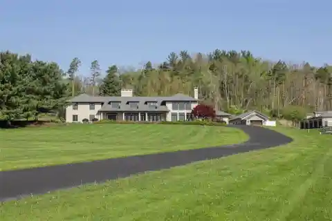 Ligonier Hunt Country Estate on 44 Acres