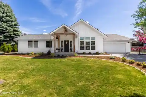 Fully Remodeled Home in Dalton Gardens