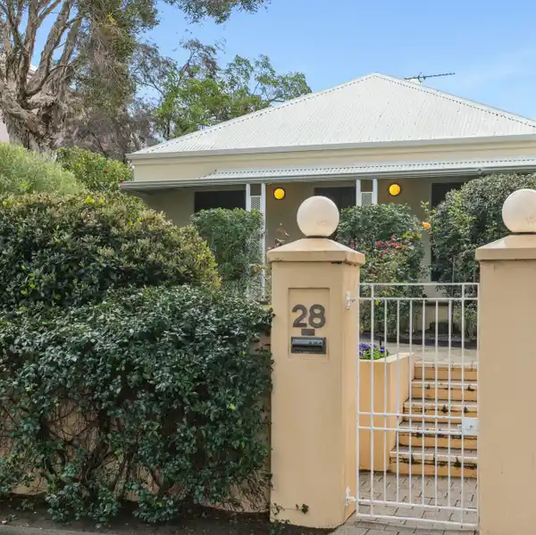 BEAUTIFUL SINGLE-LEVEL HOME