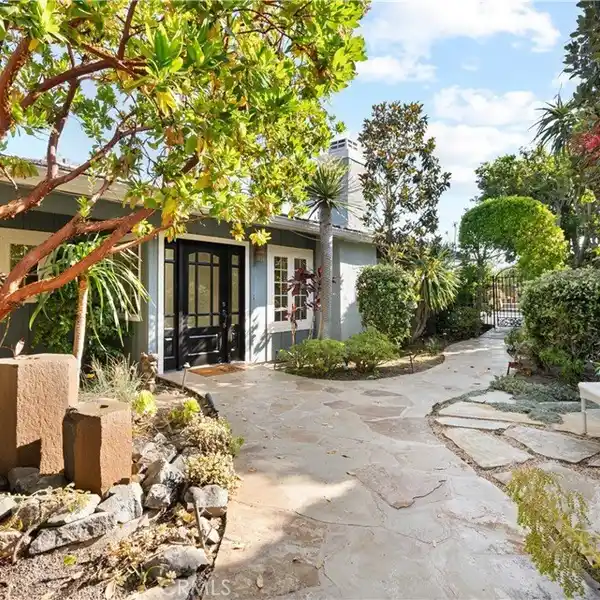PEACEFUL LIVING IN A PRIVATE GATED COMMUNITY