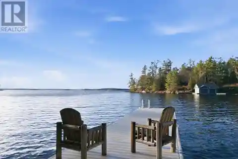 True Big-Lake Living