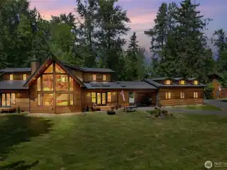 Stunning Pacific Northwest Retreat