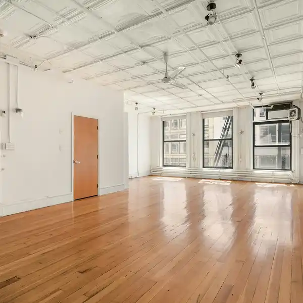 AUTHENTIC SOHO FULL-FLOOR LOFT