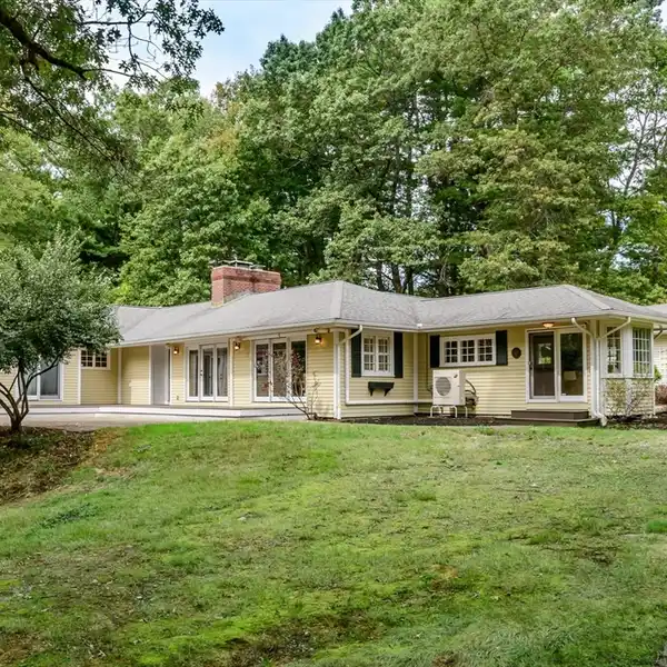 DISTINCTIVE SINGLE-LEVEL RANCH