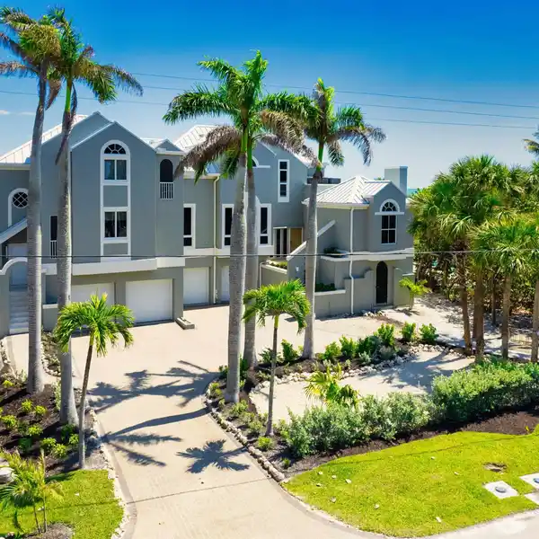 MODERN GULF FRONT CONDO