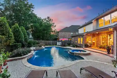 Beautifully Maintained and Updated Home in Bantam Woods