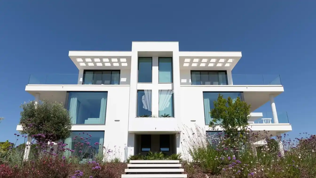 Large Two Bedroom Apartment with Stunning Views