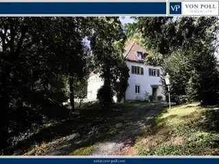 Stately Entrepreneur's Villa in a Quiet City Location with Park-like Grounds