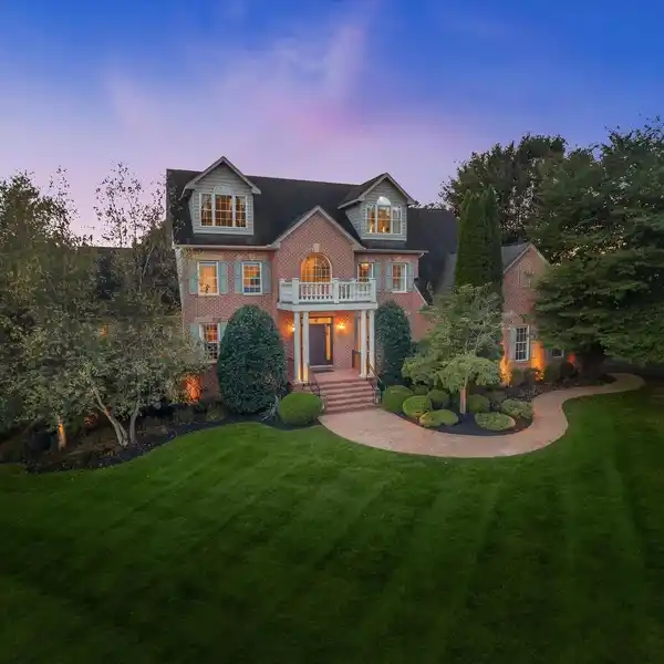 EXQUISITE BRICK RESIDENCE IN CATTAIL CREEK