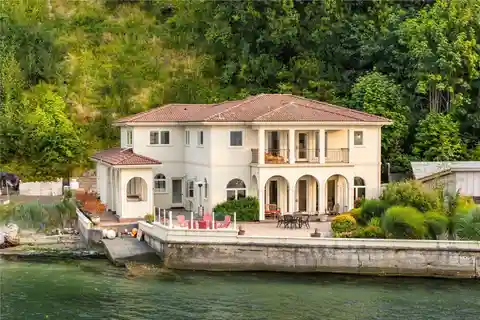 Rare Waterfront Sanctuary at Seclusion Cove