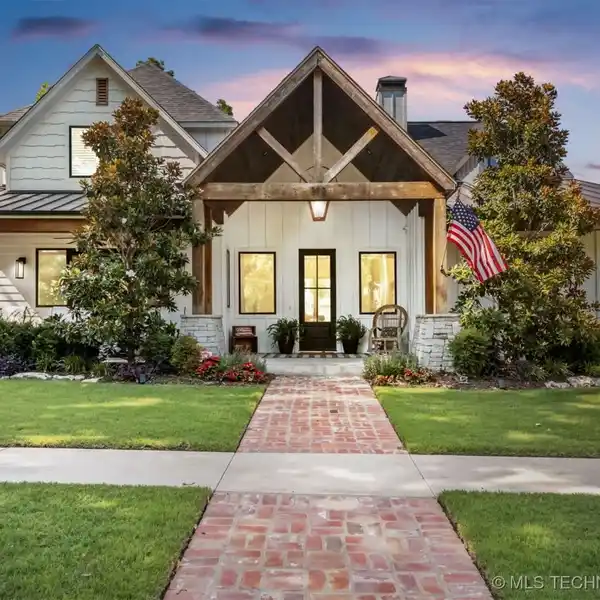 A GEM BLENDING SOPHISTICATION AND COMFORT