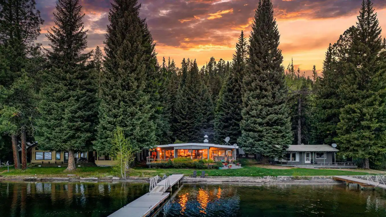 Delightful Lakefront Retreat