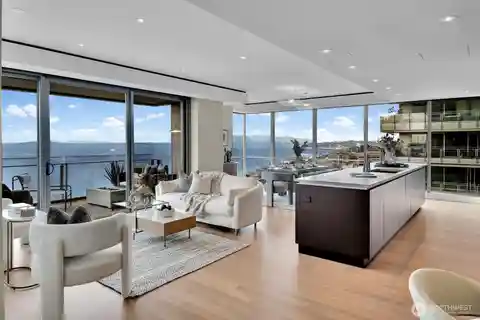 Iconic Views Meet Five-Star Private Living