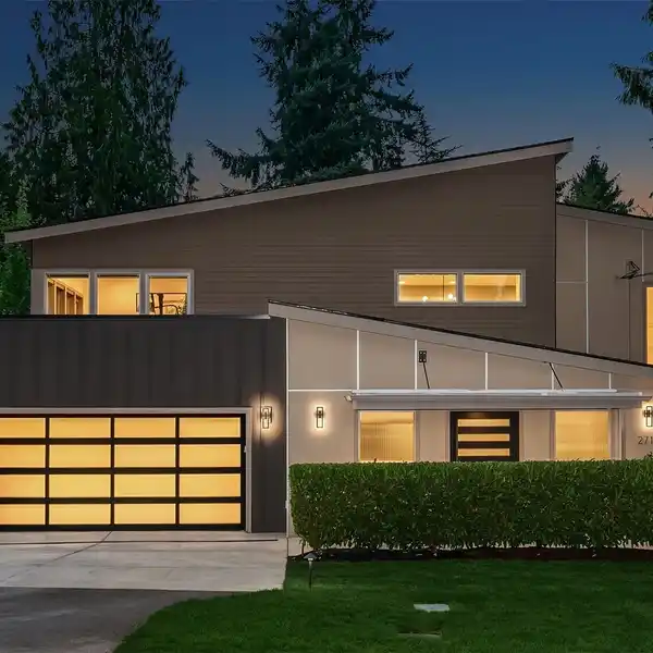 CUSTOM MODERN HOME ON A SUNNY FLAT LOT