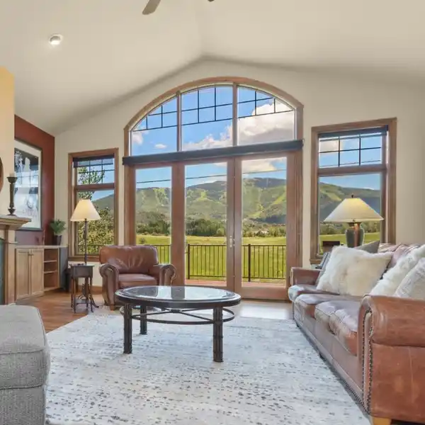 SPECTACULAR HOME WITH UNRIVALED VIEWS