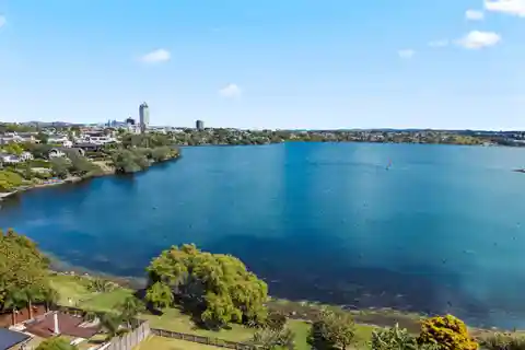 Charming Lakefront Property in Takapuna