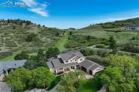 Updated Luxury Home on a Quiet Cul-de-sac
