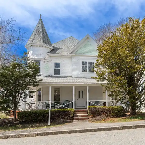 CHARMING HOME IN A VIBRANT NEIGHBORHOOD