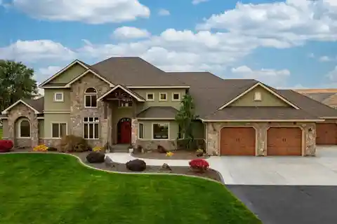 Peaceful Serene 5-Acre Retreat in Exclusive Community