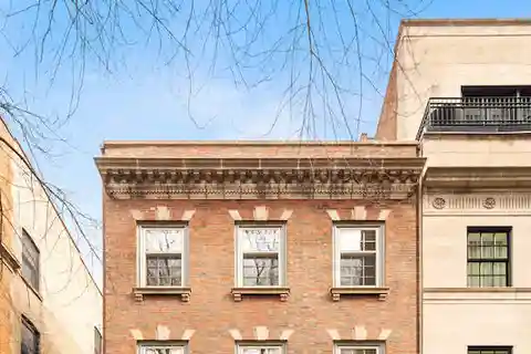 Elegant Home in the Heart of the Gold Coast