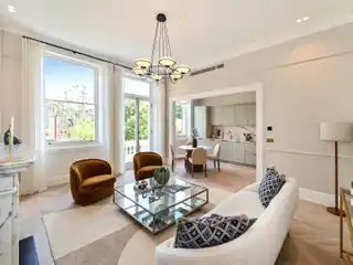 Chic Contemporary Residence with Classic Architecture