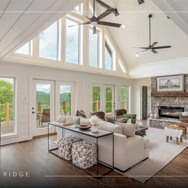 BLUE RIDGE LOG HOME OVERLOOKING LAKE GLENVILLE