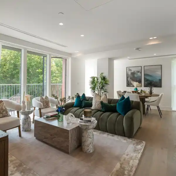 MODERN EMPIRE HOUSE APARTMENT WITH CITY VIEWS