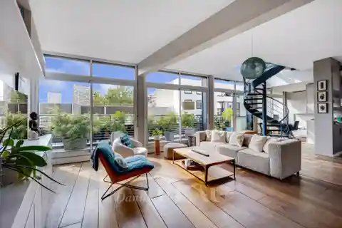 Light-Filled Duplex Apartment