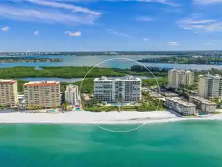 Panoramic Bay Views from Elegant High-Rise Retreat