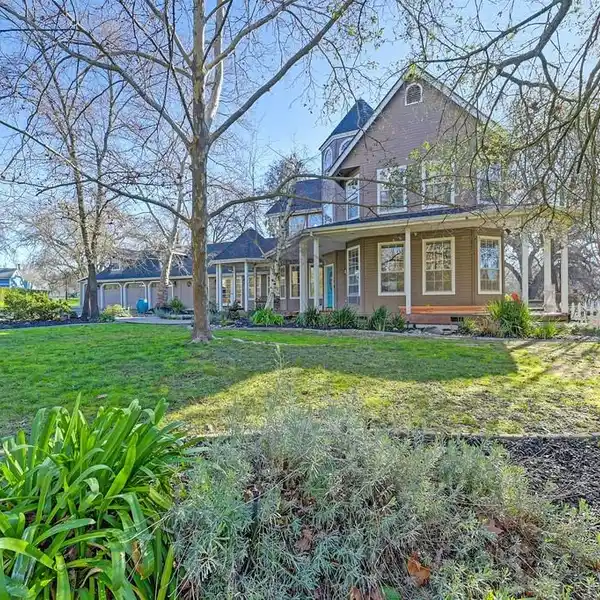 BEAUTIFUL PRIVATE OASIS IN THE HEART OF CARMICHAEL