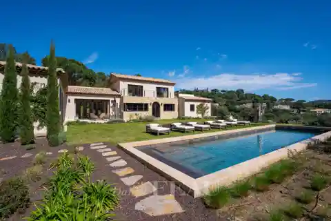 Exceptional Residence in the Desired Gigaro Neighbourhood