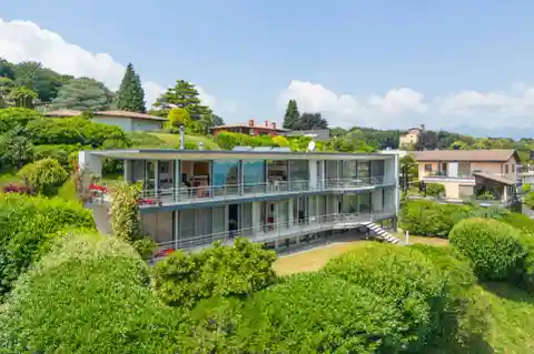 Modern Villa Overlooking Lake Lugano