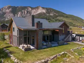 Exquisite Modern Mountain Home