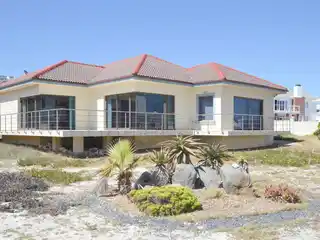 Exceptional Property in the Heart of Pearl Bay