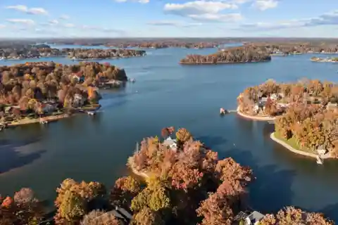 Pristine Waterfront Gem in Lake Paradise