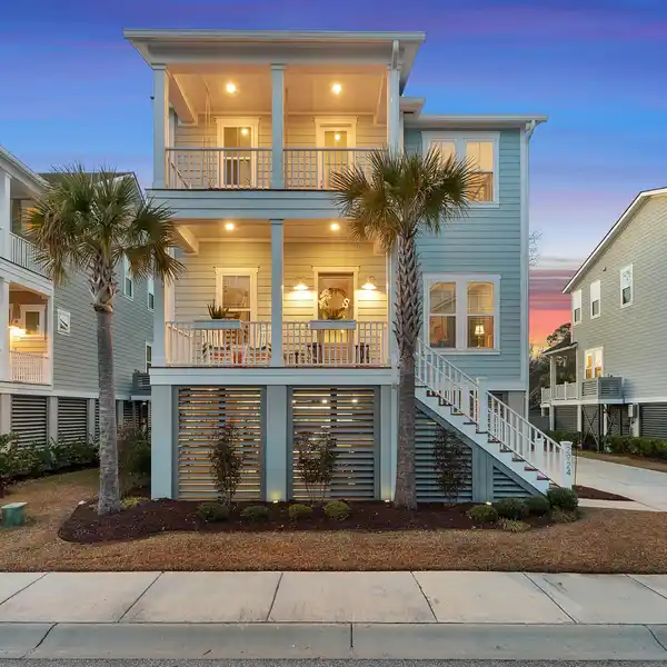 ELEVATED CHARLESTON SINGLE STYLE HOME