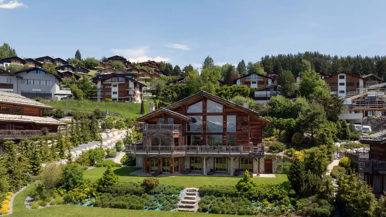 Remarkable Chalet Boasting an Exceptional Setting