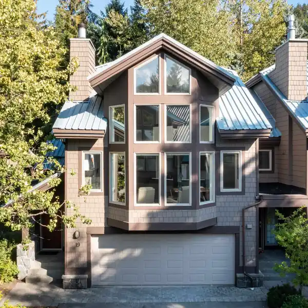 METICULOUSLY CARED FOR HOME IN A DESIRABLE LOCATION