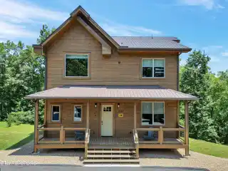 Newly Built Luxury Retreat in Smoky Cove