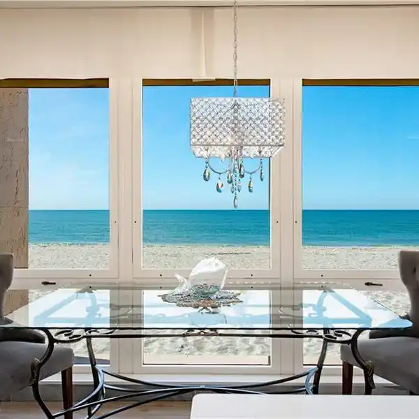 BRIGHT CORNER UNIT IN LA MER