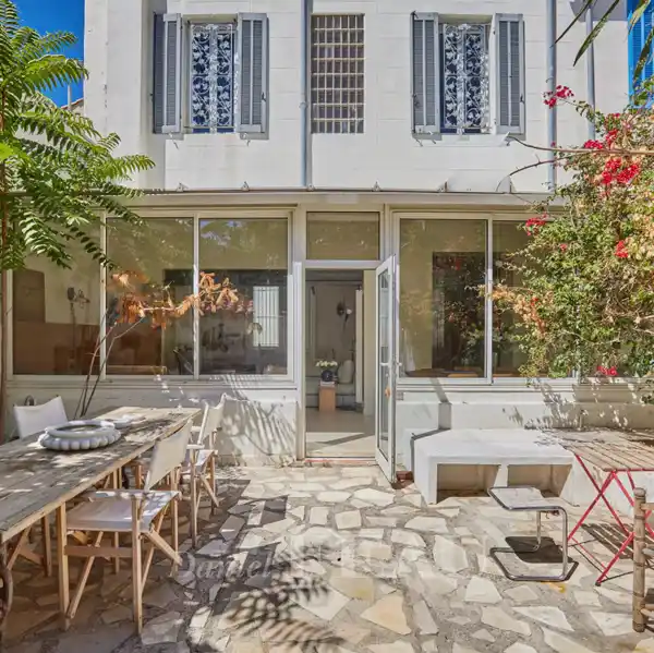DELIGHTFUL PROPERTY STEPS TO THE MEDITERRANEAN