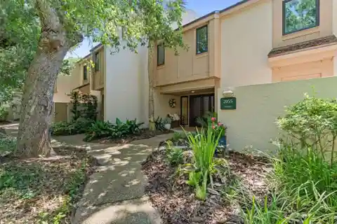 Luxuriously Renovated Villa Steps from the Beach