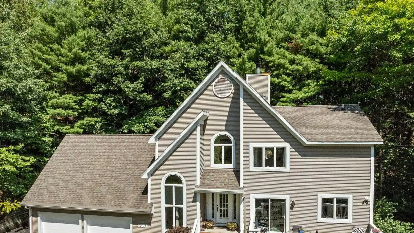 Beautiful Home at the Base of Old Mission Peninsula