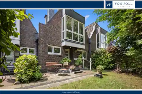 Townhouse in a Sought-after Location