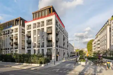 Spacious Apartment in the Exclusive Chelsea Barracks
