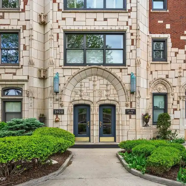 LAKESHORE DRIVE HUGE DUPLEX CO-OP