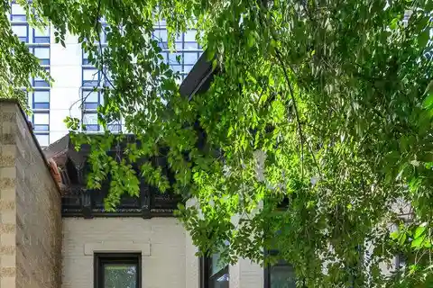 Marvelous Turn-of-the-century Gold Coast Rowhome