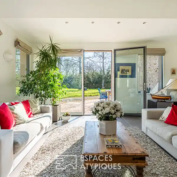 SPACIOUS DUAL-HOUSE PROPERTY WITH PRIVATE PARK