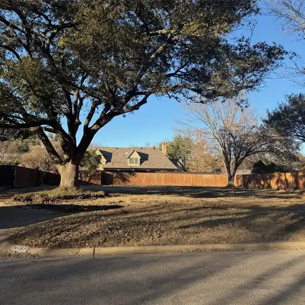 PRIME HOCKADAY SQUARE LOT READY TO BUILD